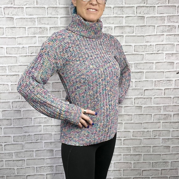 NWOT |•TRIBAL•| Colorful Turtleneck Size Small - Picture 2 of 10